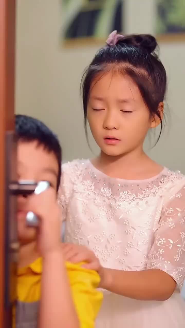 [Dubbed] A Divorced Mom and Her Fabulous Six - Episode 8