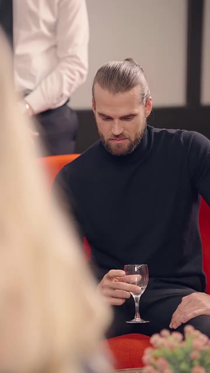CEO'nun Sevimli Eşi'nin Dönüşü 2 - Episode 61