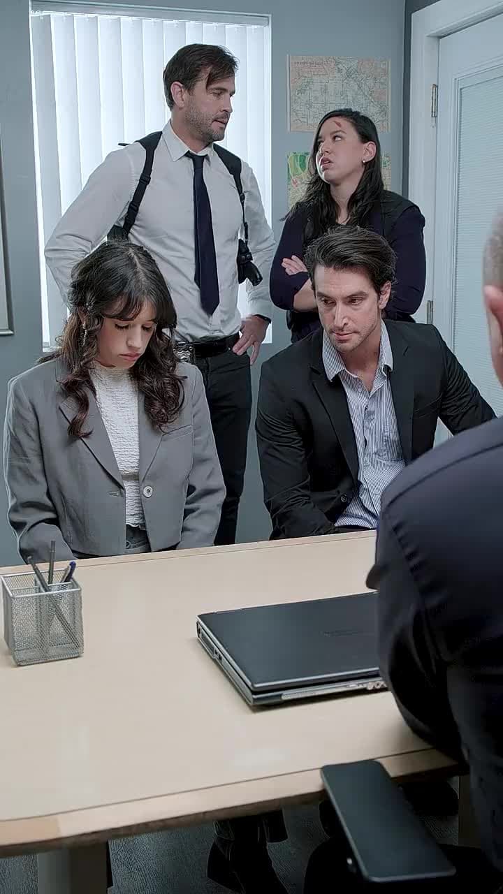 Tutkunun Çift Taraflı Casusu - Episode 33