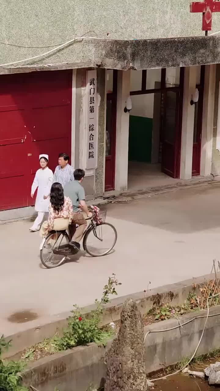 八零寵夫忙我帶全村炫肉更忙 - Episode 33
