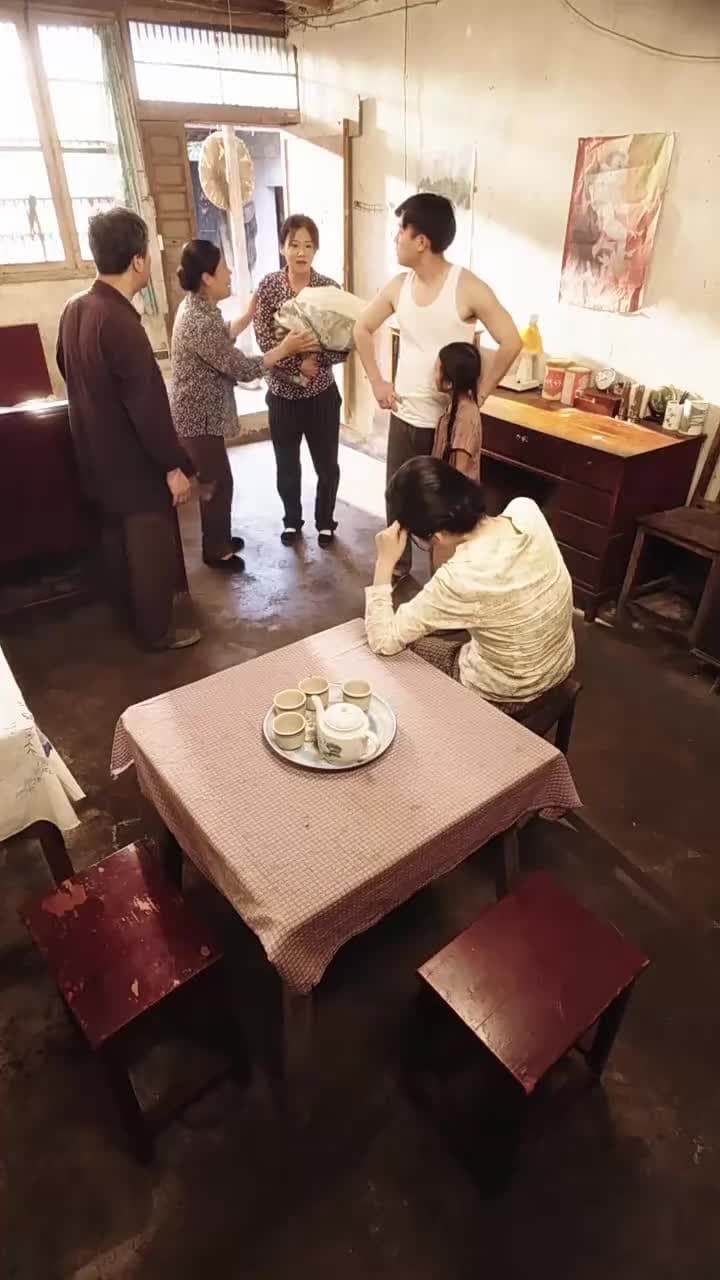 八零寵夫忙我帶全村炫肉更忙 - Episode 4