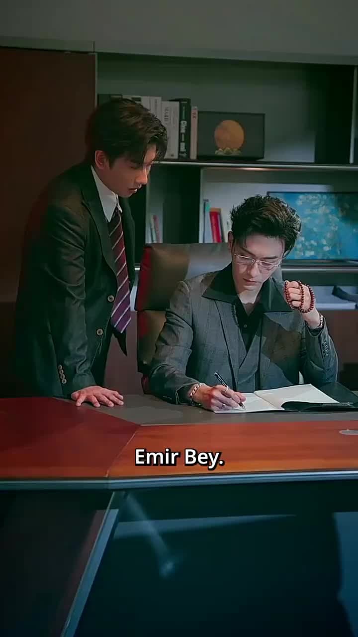 Aşkın Gölgesinde - Episode 13