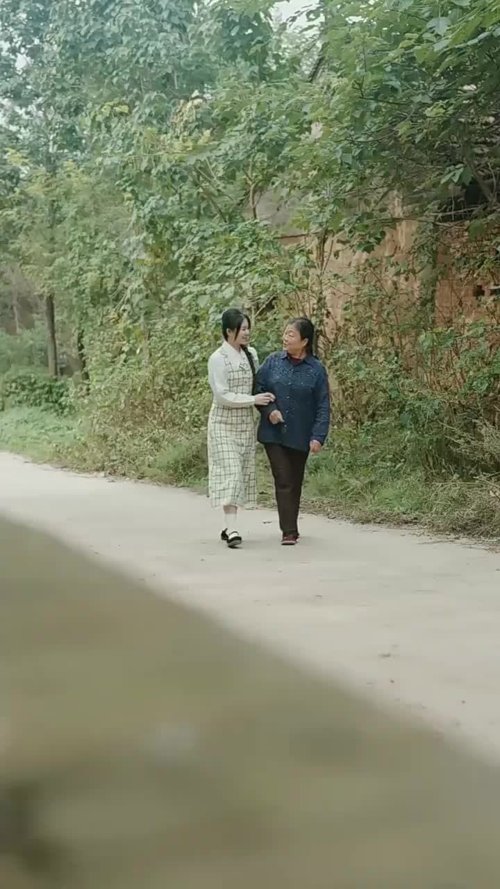 Reborn as a Fiery Wife in the '70s - Episode 42