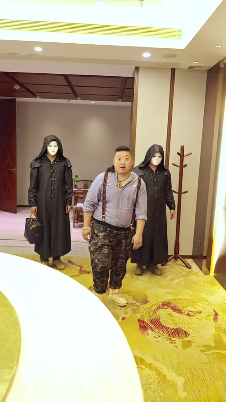 傲嬌美女總裁霸上我 - Episode 4