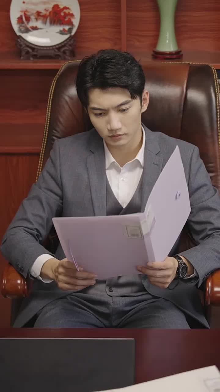 離婚後,沈總滿世界追妻 - Episode 75