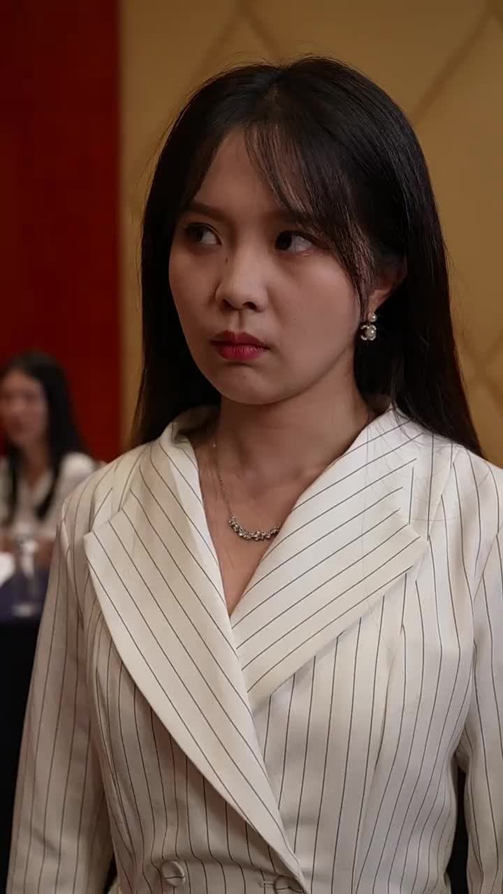 閃婚後成了隱藏首富的心尖寵 - Episode 56