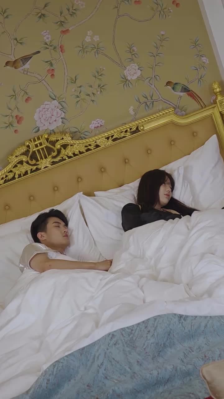 閃婚後被豪門大叔寵上癮 - Episode 60