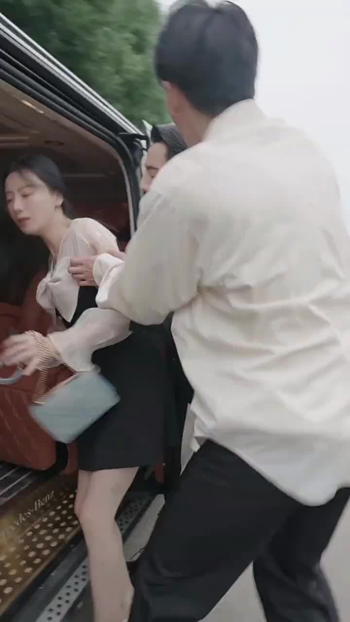Pengantin Pengganti: Mantan Suami, Lepaskan Aku - Episode 72