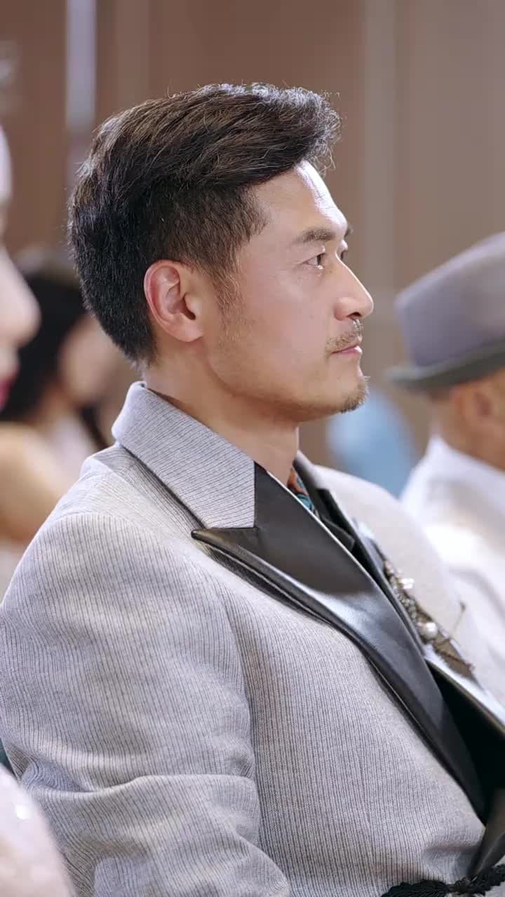分手後,渣男跪求復合 - Episode 25