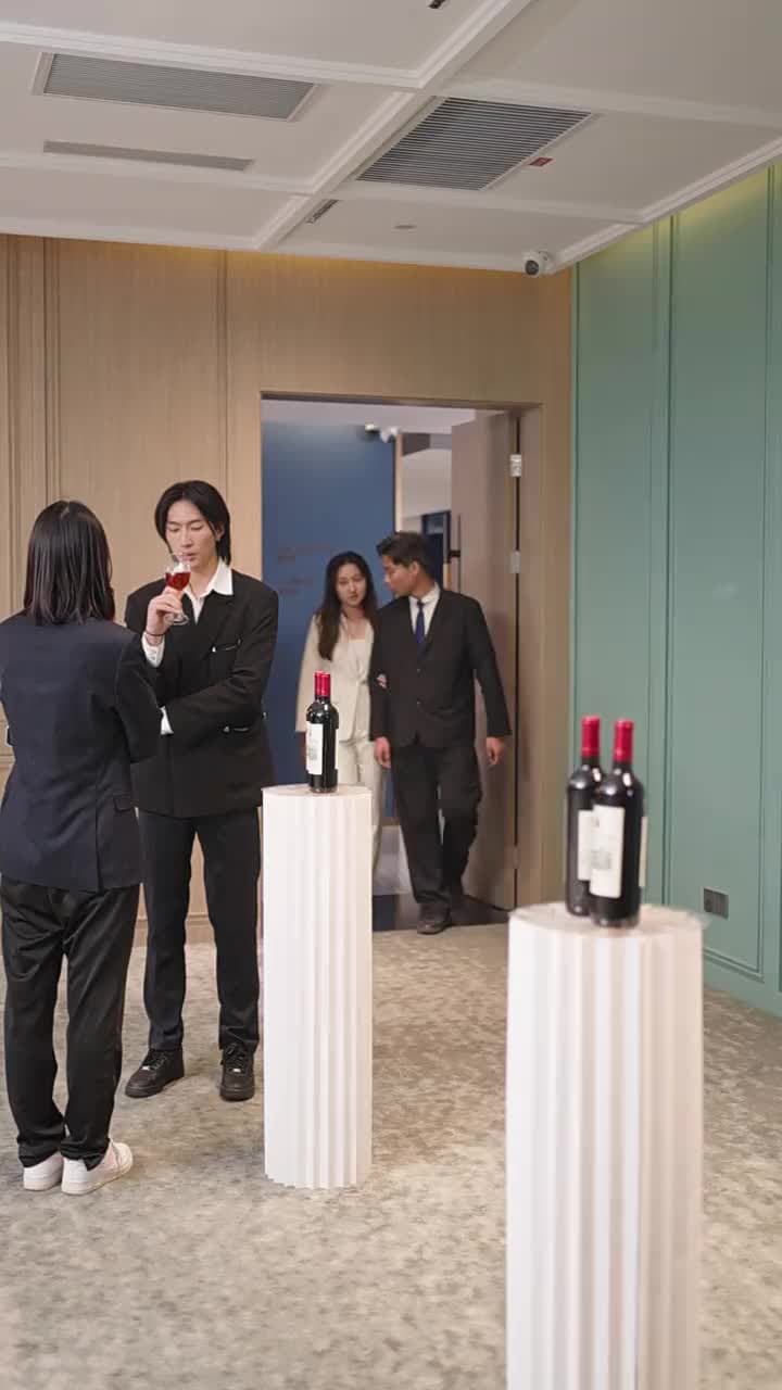 離婚後前妻她又美又颯 - Episode 15