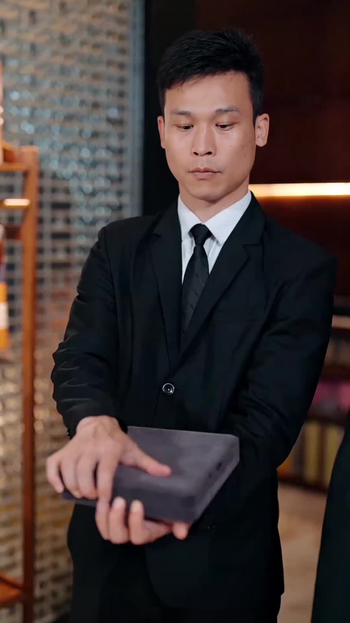 虛僞的代價(我掏出老人機,大小姐舍友破防了) - Episode 29