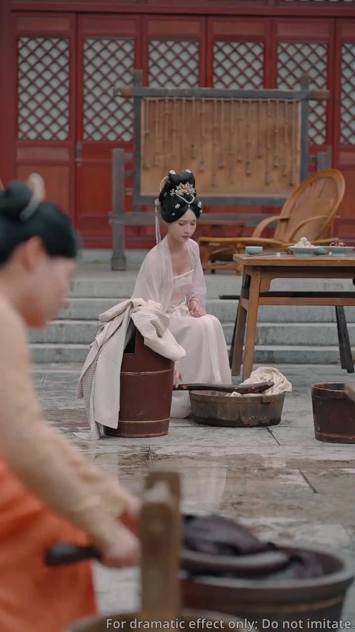 Love's Flight, Palace's Cage - Episode 29