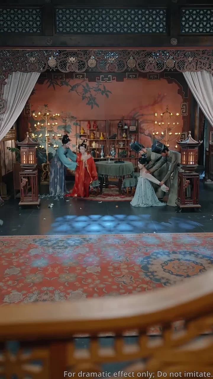 Love's Flight, Palace's Cage - Episode 53