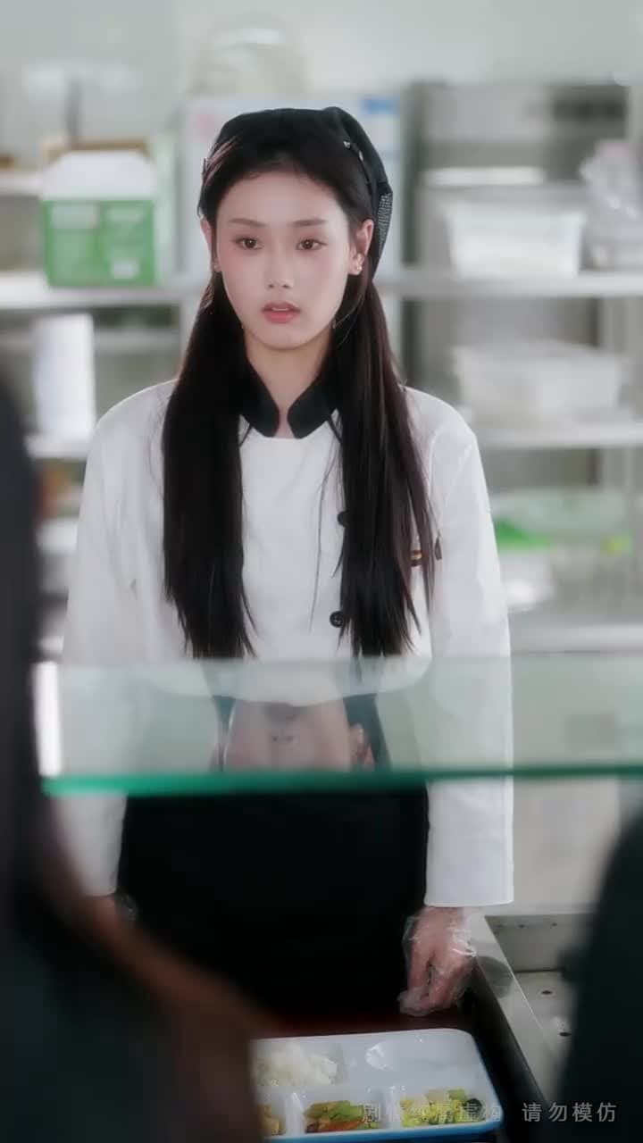 誤入貴族學校,她只想搞錢 - Episode 15