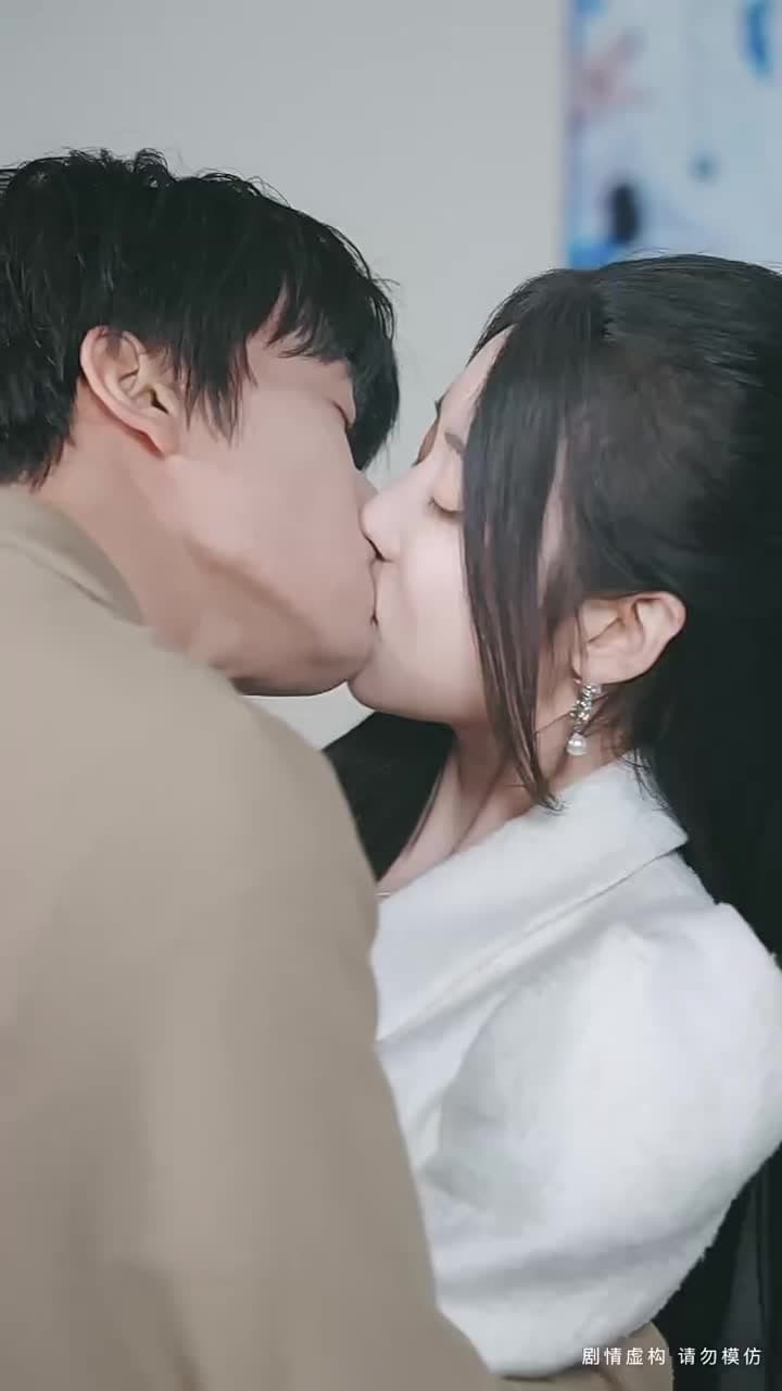 她以爲我窮,我以爲她乖 - Episode 33