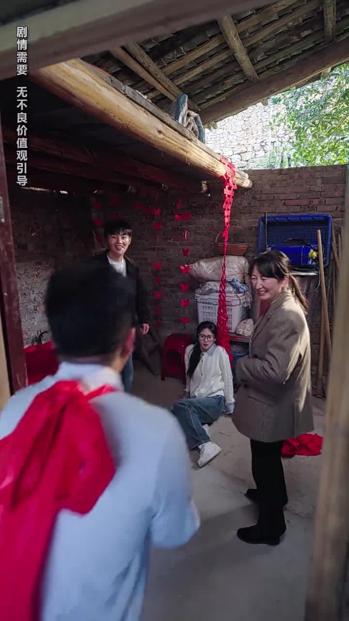 閃婚後, 殘疾大佬站起來了 - Episode 12