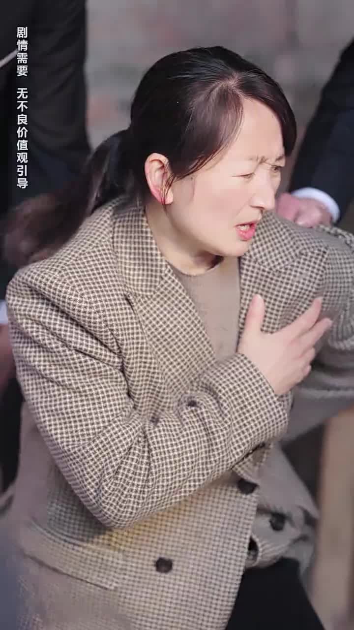 閃婚後, 殘疾大佬站起來了 - Episode 14