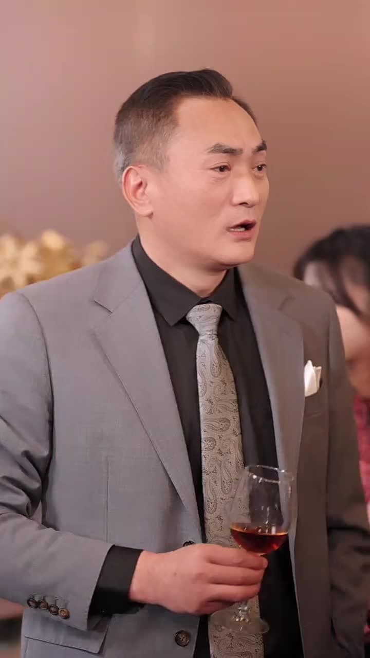 難哄!清冷傅爺每天黏着我撒嬌 - Episode 57