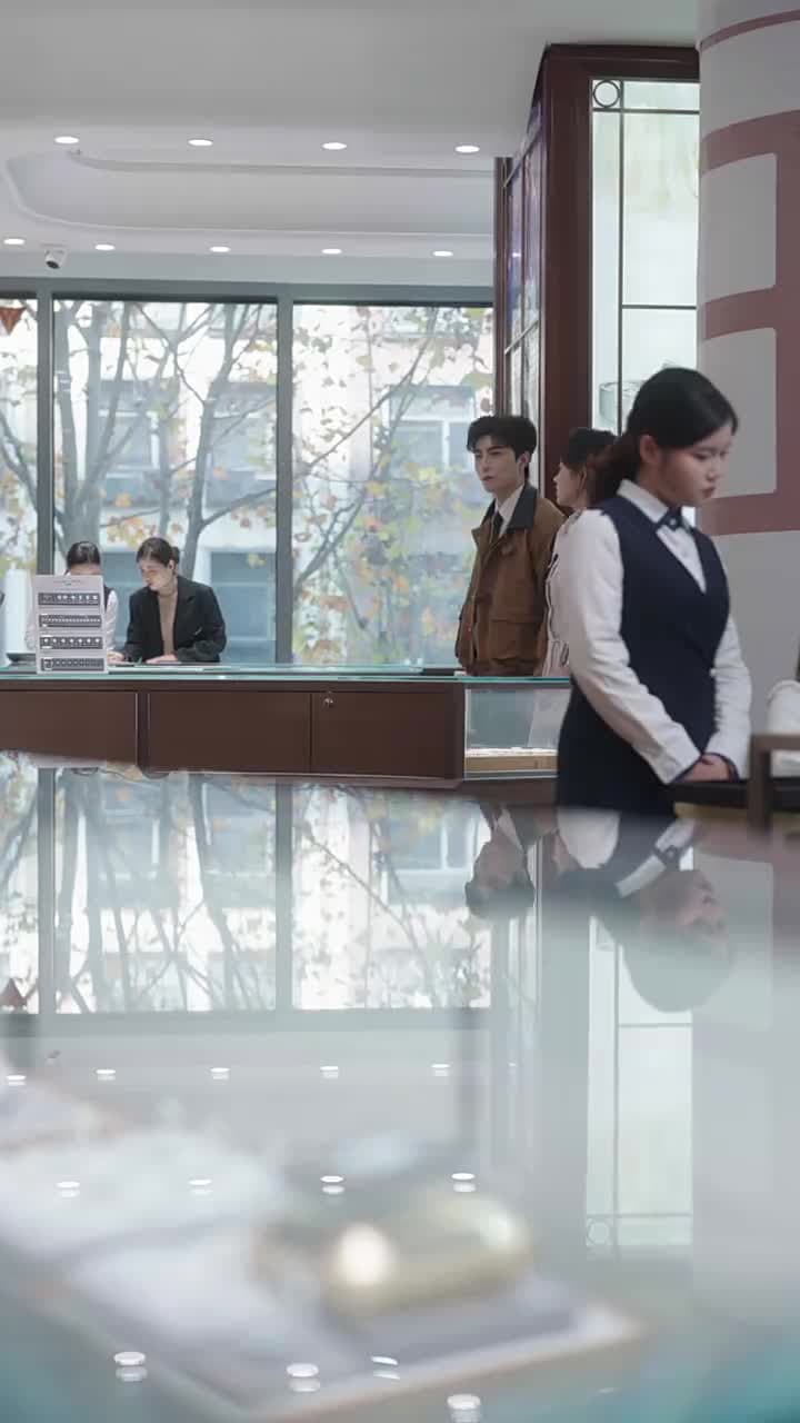 難哄!清冷傅爺每天黏着我撒嬌 - Episode 28