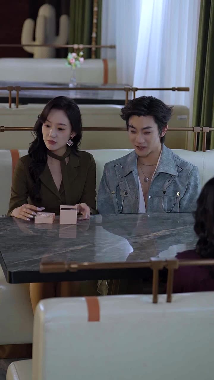訂婚前夕她和白月光去了KTV - Episode 64