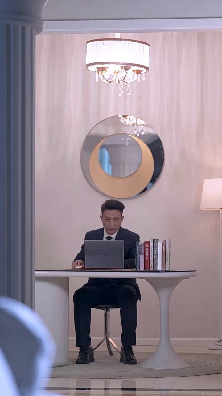 訂婚前夕她和白月光去了KTV - Episode 30