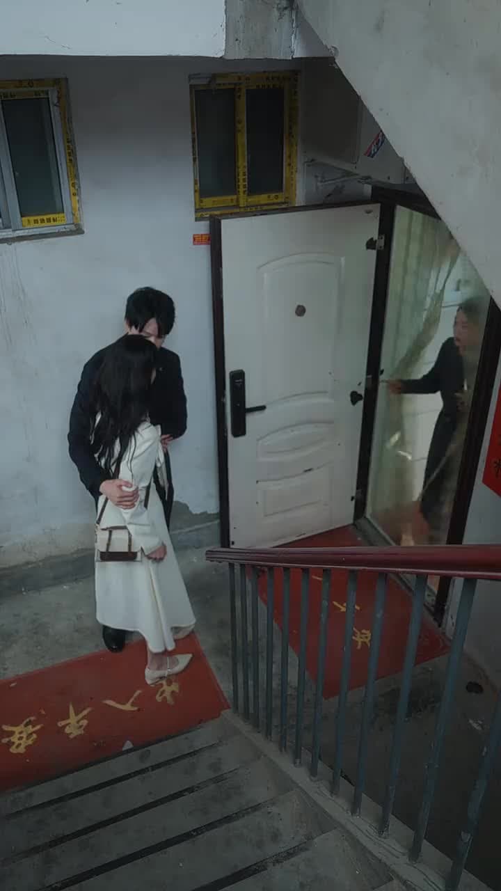 重逢後,高冷裴總紅着眼拉我領證 - Episode 74