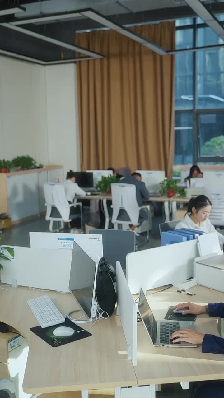 重逢後,高冷裴總紅着眼拉我領證 - Episode 58