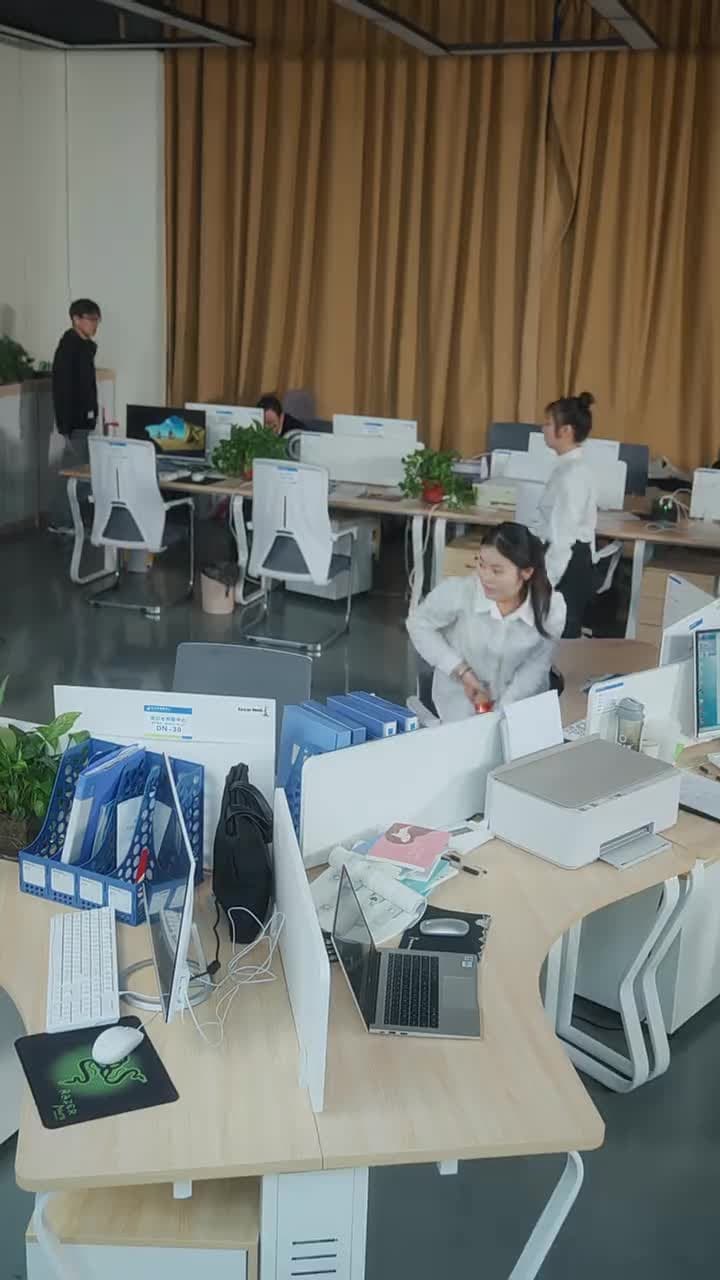 重逢後,高冷裴總紅着眼拉我領證 - Episode 62