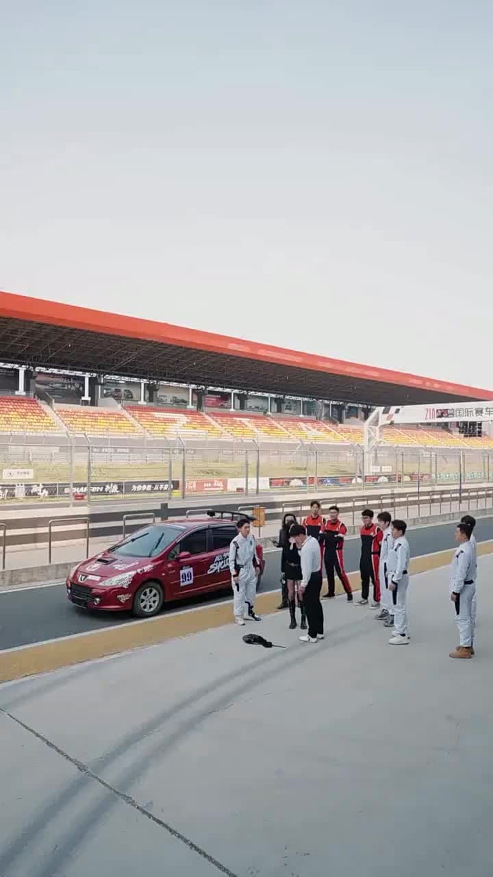 [Dubbed] Return of the Racing Legend - Episode 17