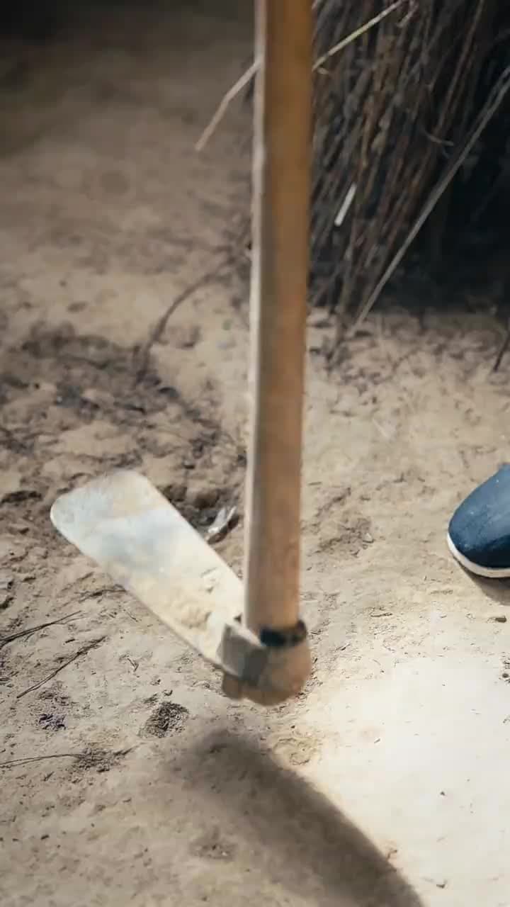 Bajo la Tierra Corría Vida - Episode 2