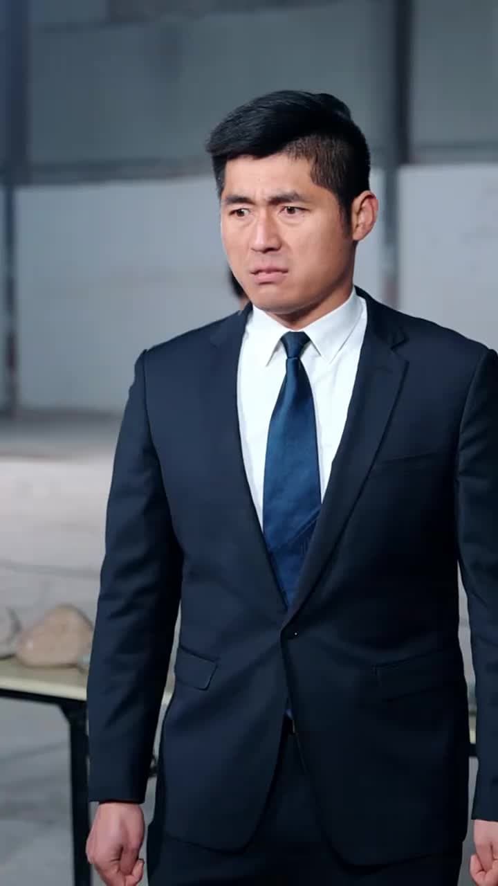 透視神眼現世,警花追着我跑 - Episode 56