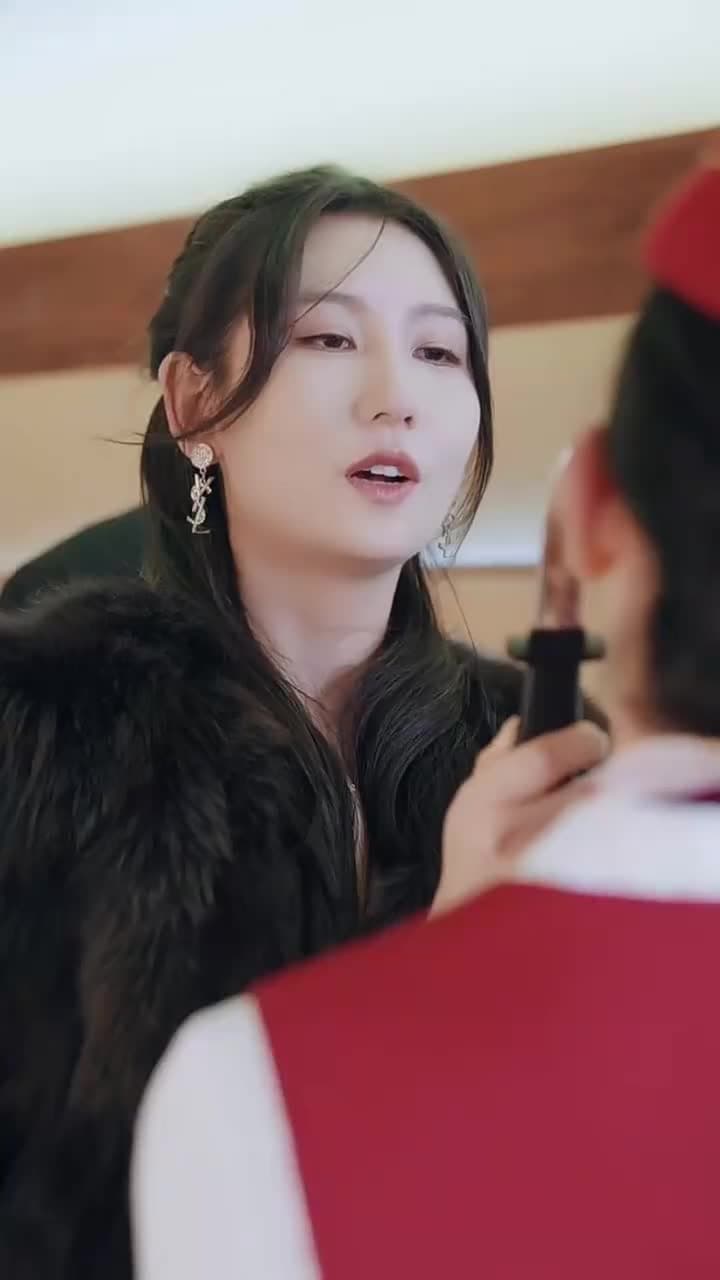 [Dijuluki]Cinta Tak Diundang - Episode 18