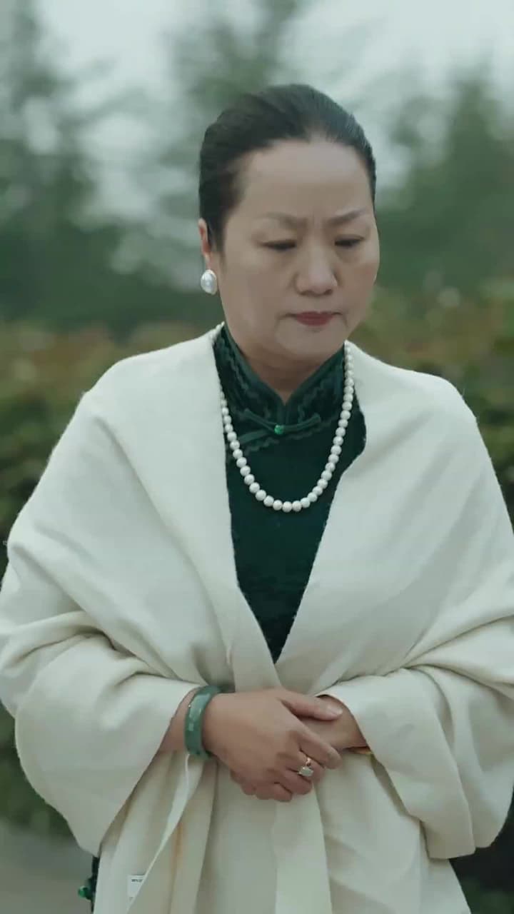 Dia Datang Dalam Silauan Cahaya - Episode 12