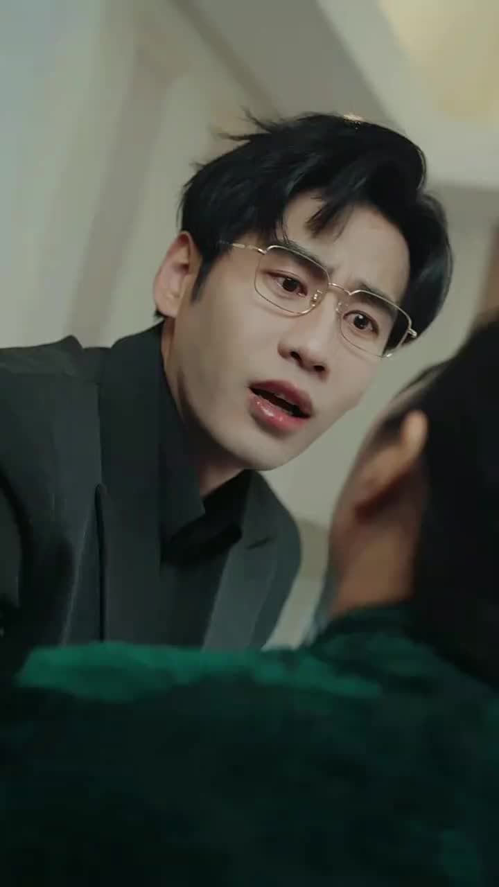 Dia Datang Dalam Silauan Cahaya - Episode 54
