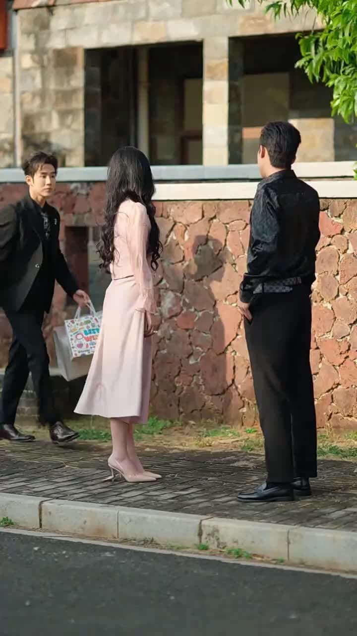 手滑後錯把孕檢單發了協議老公 - Episode 58