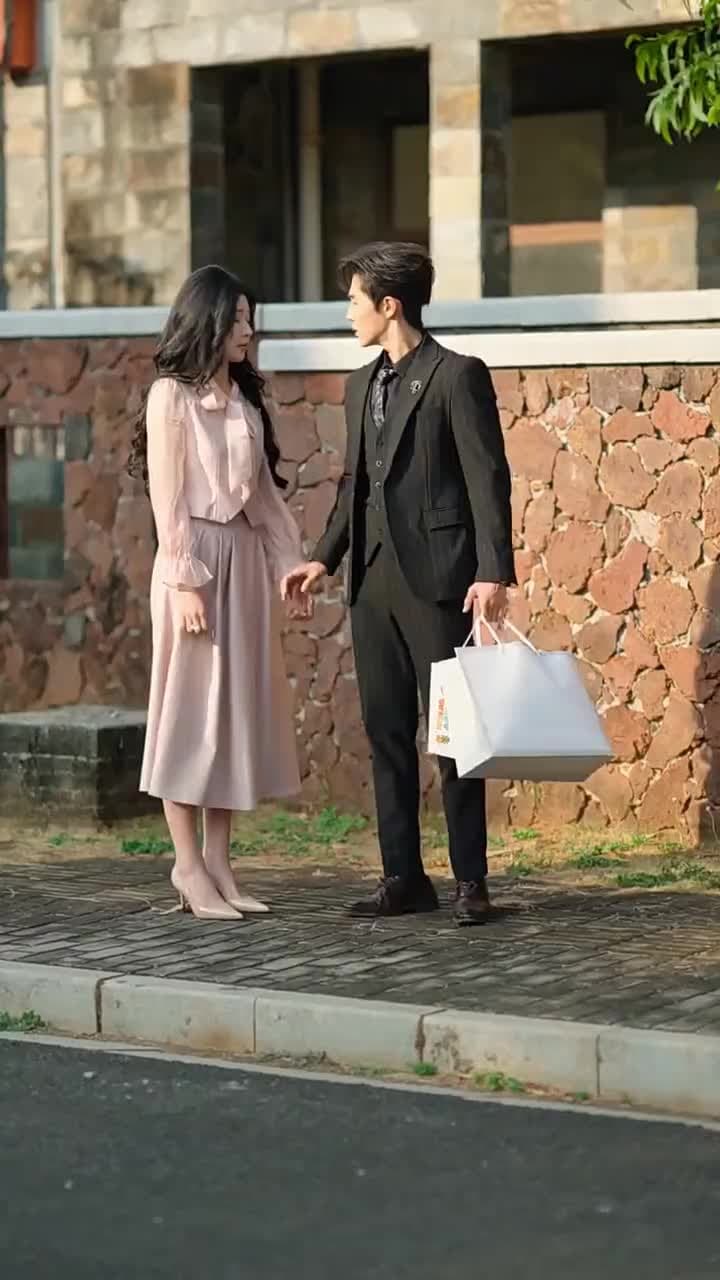 手滑後錯把孕檢單發了協議老公 - Episode 59