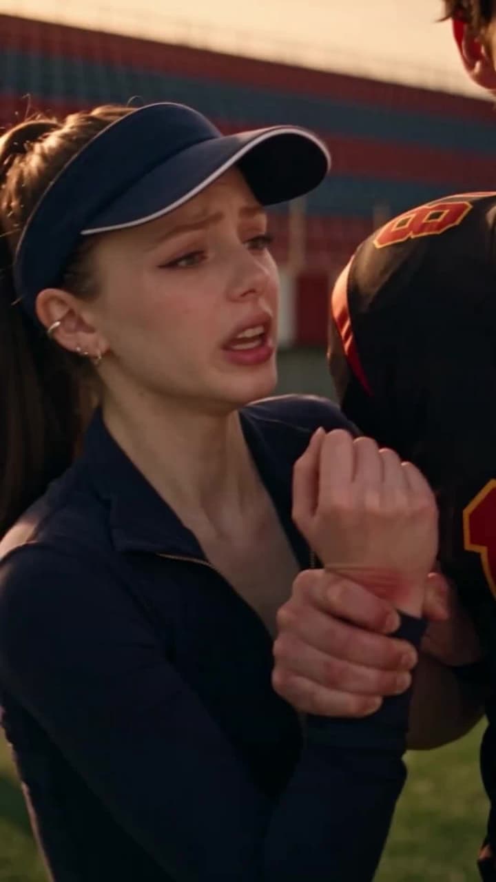 My Online Boyfriend Caught Me Rooting for His Rival - Episode 16