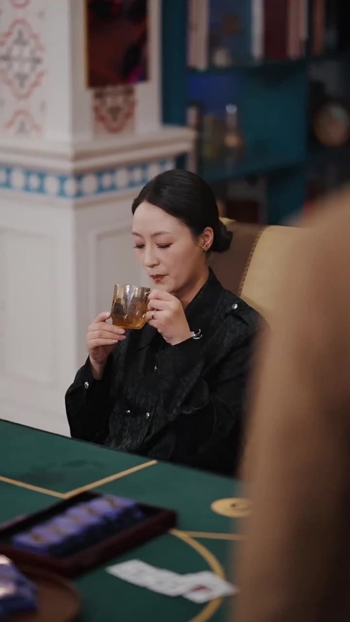 Kraliçenin Dönüşü - Episode 33