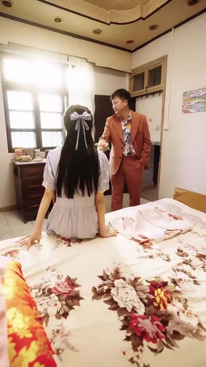 八零寵夫忙我帶全村炫肉更忙 - Episode 51