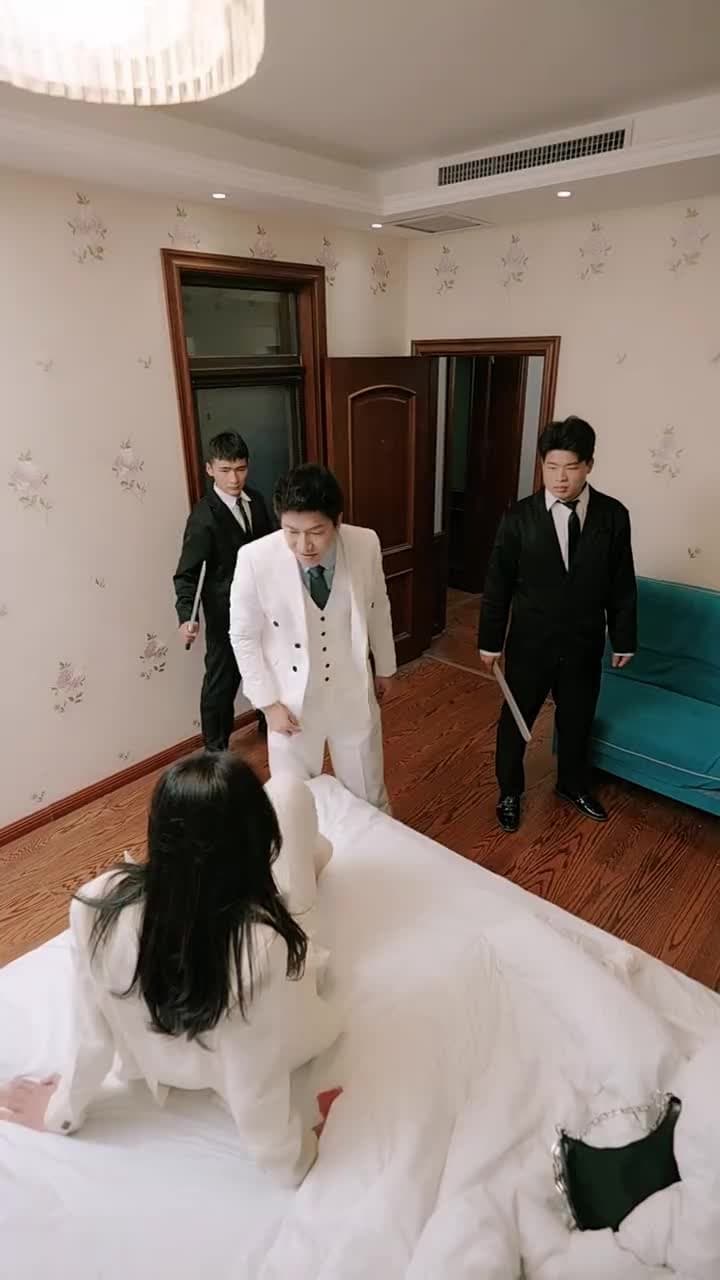 我的24歲美女總裁老婆 - Episode 3