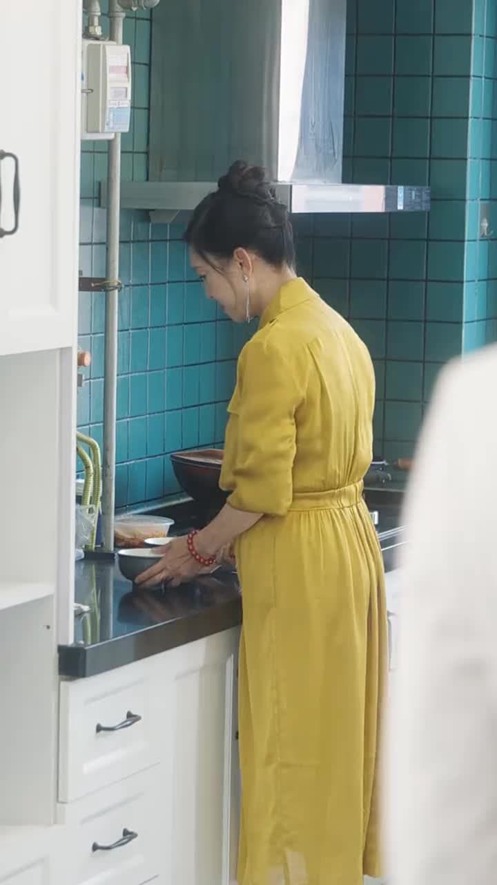 薄爺,夫人出價壹千億要退婚 - Episode 63