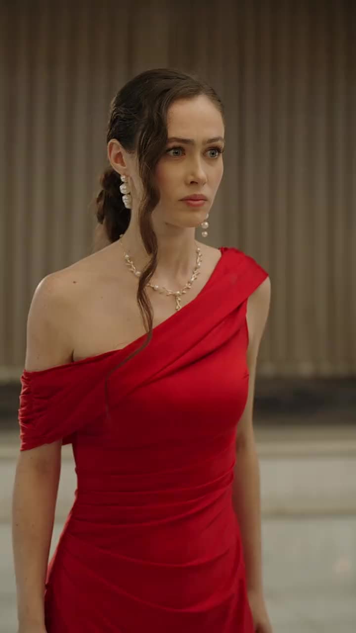 Kraliçe Geri Döndü - Episode 24