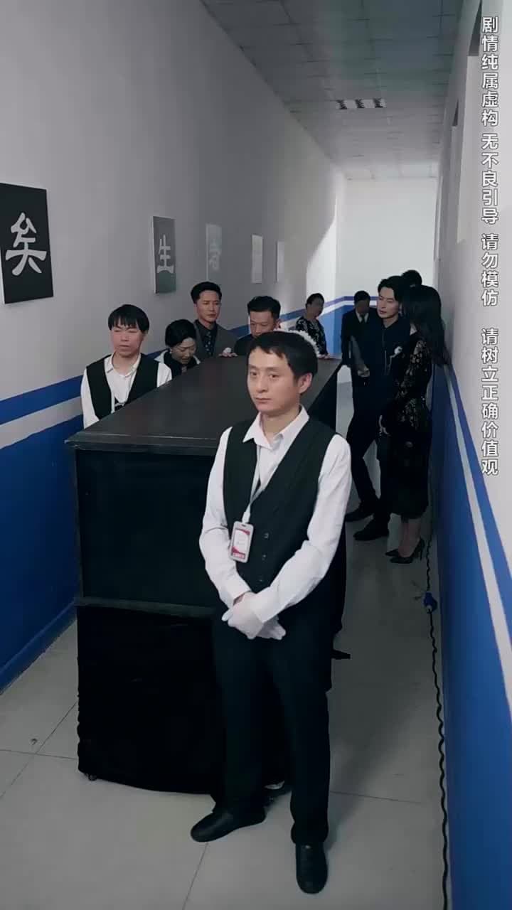 葬禮上,奇葩親戚各顯神通 - Episode 12