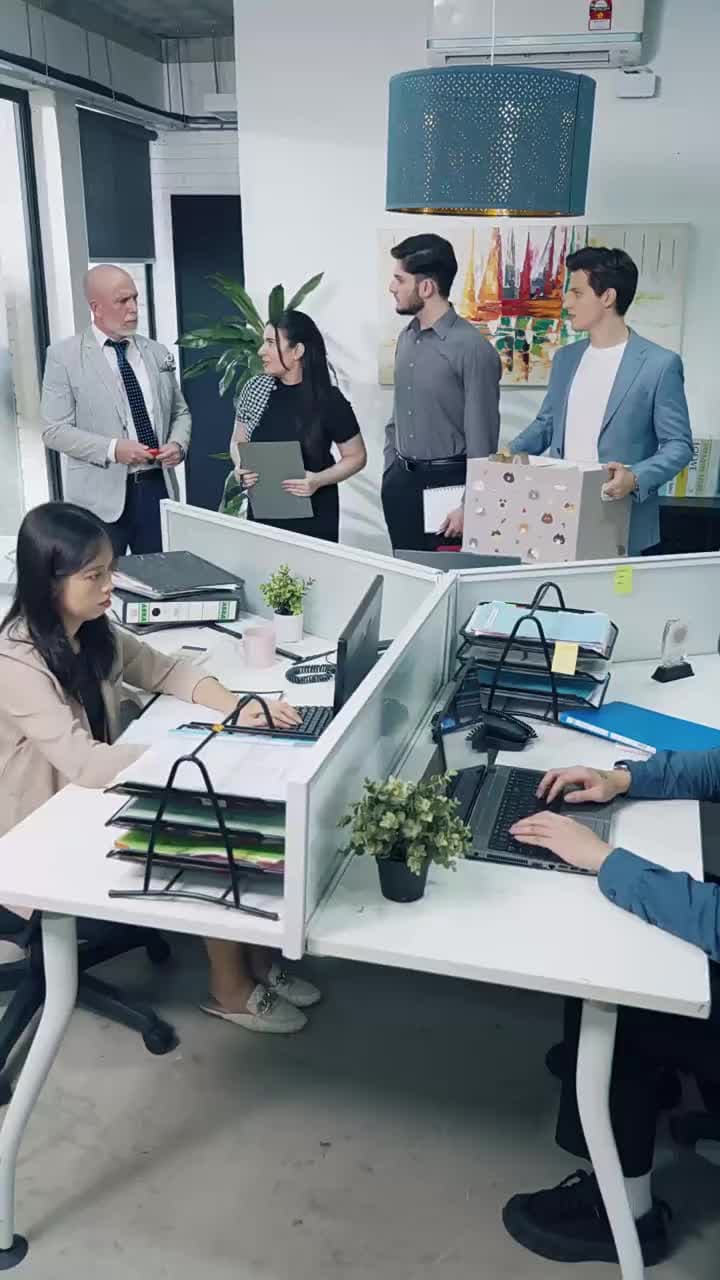 長期虐待我的家族跪求我 - Episode 13