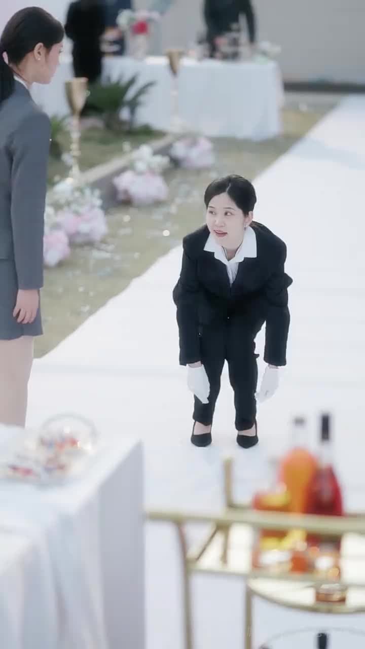 誤入貴族學校,她只想搞錢 - Episode 26