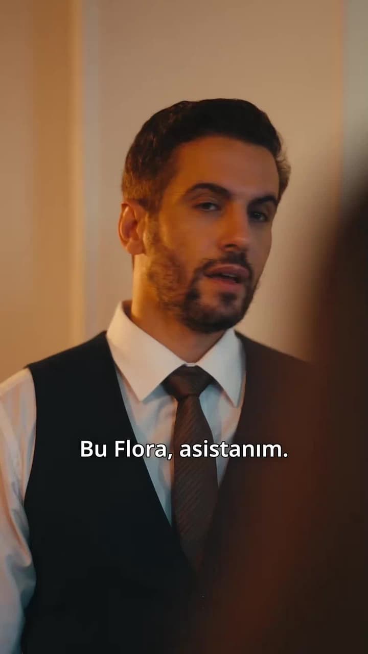 Zamana Meydan Okuyan Aşk - Episode 13