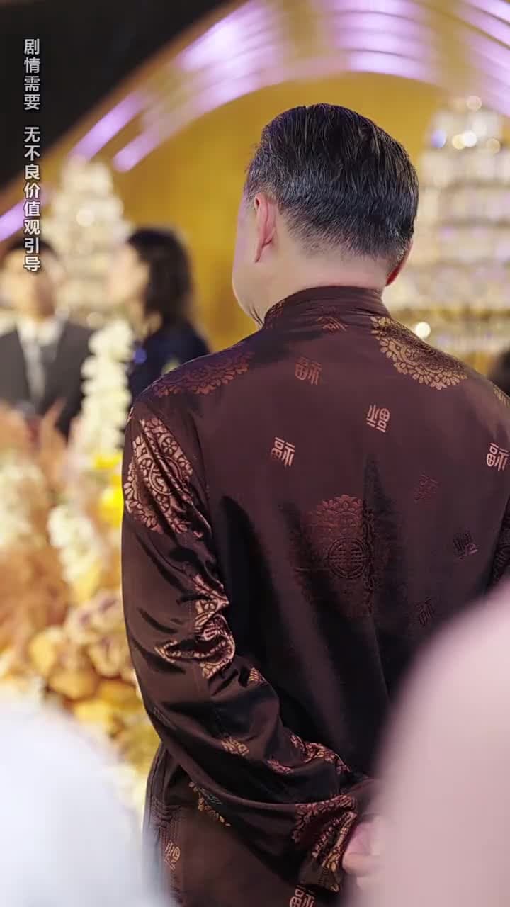 閃婚後, 殘疾大佬站起來了 - Episode 49