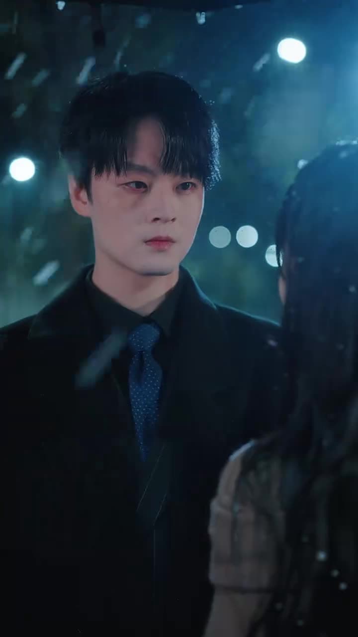重逢後,高冷裴總紅着眼拉我領證 - Episode 1