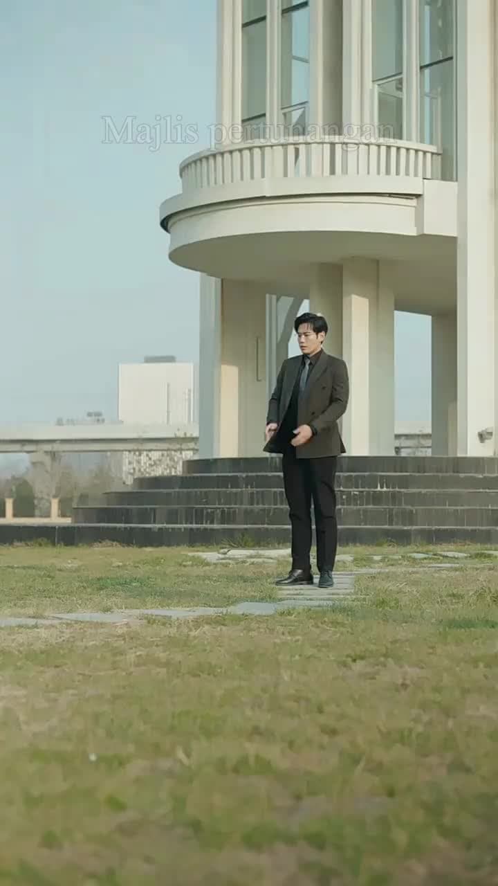 Dia Datang Dalam Silauan Cahaya - Episode 42