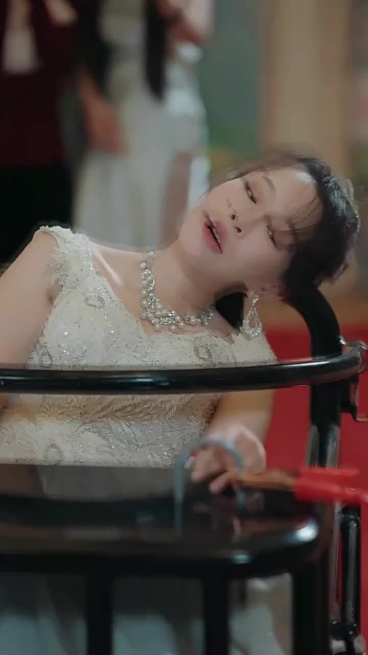 Dia Datang Dalam Silauan Cahaya - Episode 50